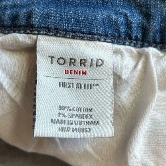Torrid Button Fly Jean Shorts Womens Size 16 - Picture 4 of 5
